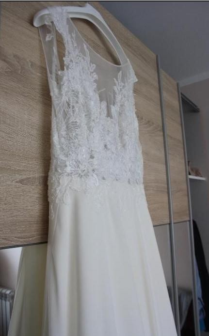 Suknia ślubna Agnes zwiewna kwiaty romantyczna bez pleców