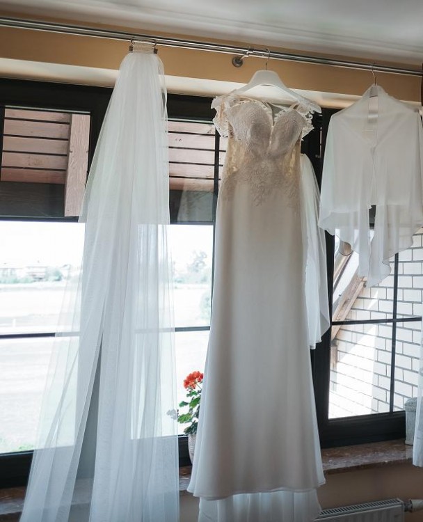 Efektowna suknia ślubna Lillian West