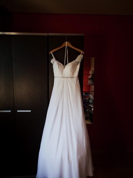 Piękna suknia ślubna, muślin