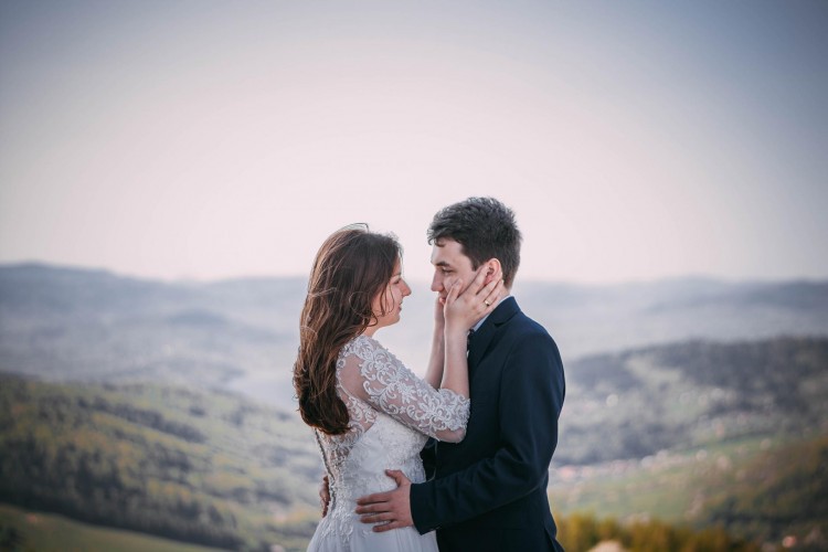 Piękna, kobieca suknia ślubna