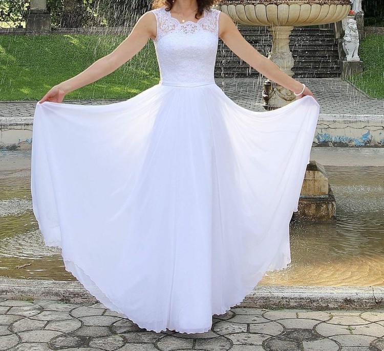 Śliczna i wygodna sukienka ślubna