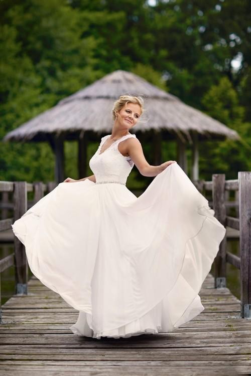 SUKNIA ŚLUBNA Z WŁOSKĄ KORONKĄ, ROZM. 38/40