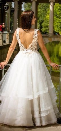 lekka i zwiewna suknia ślubna