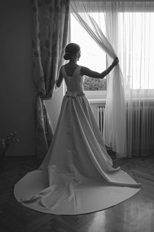 Elegancka suknia ślubna