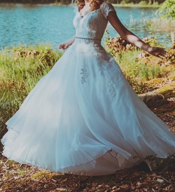 Zjawiskowa suknia ślubna Agnes r. 34/36