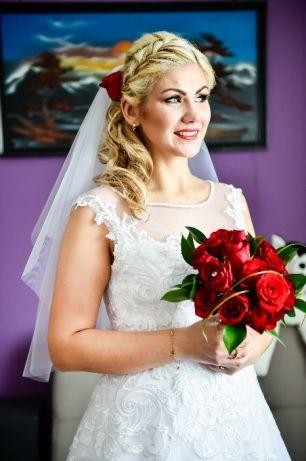 Suknia ślubna z welonem