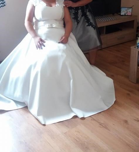 SUknia ślubna plus size