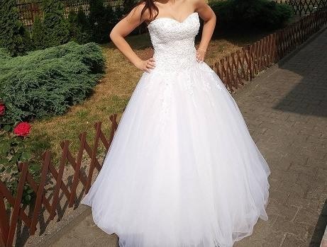 Piękna suknia ślubna