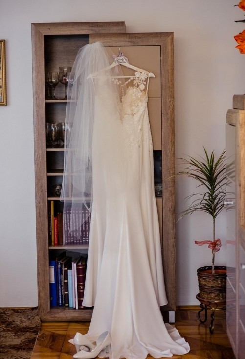 Delikatna, elegancka, suknia z TRENEM, buty i welon GRATIS!