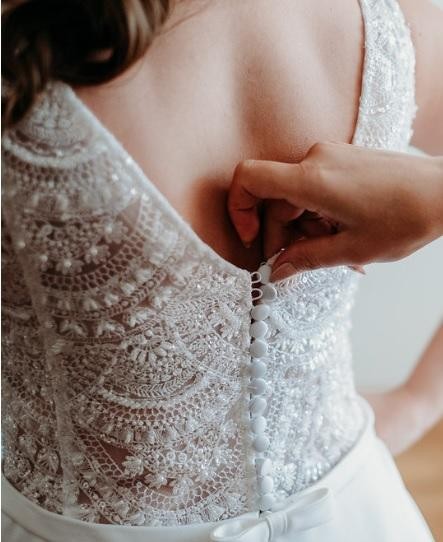 Suknia ślubna skromna i klasyczna