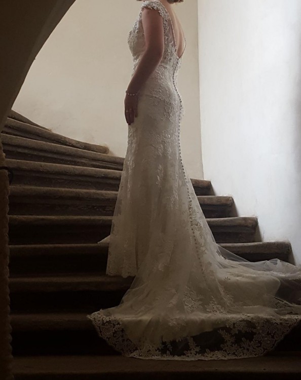 Piękna suknia ślubna projektanta Justina Alexandra 8787