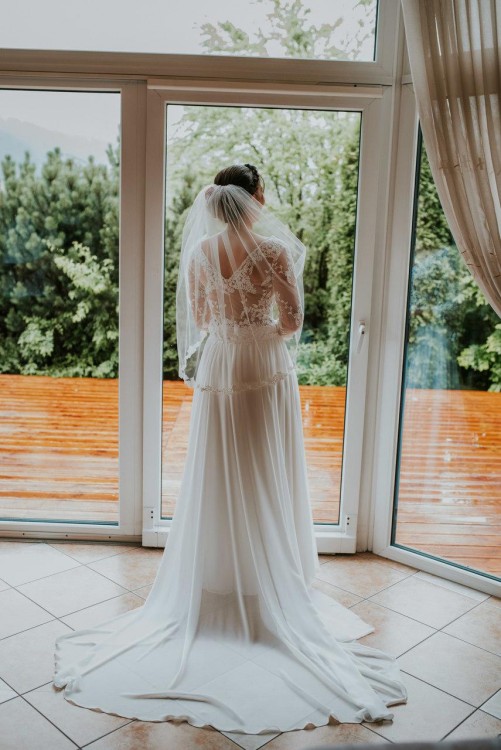 Zwiewna suknia ślubna z koronkową górą! Tren i welon gratis!