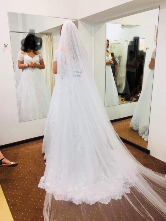 Suknia ślubna- opadające ramiączka