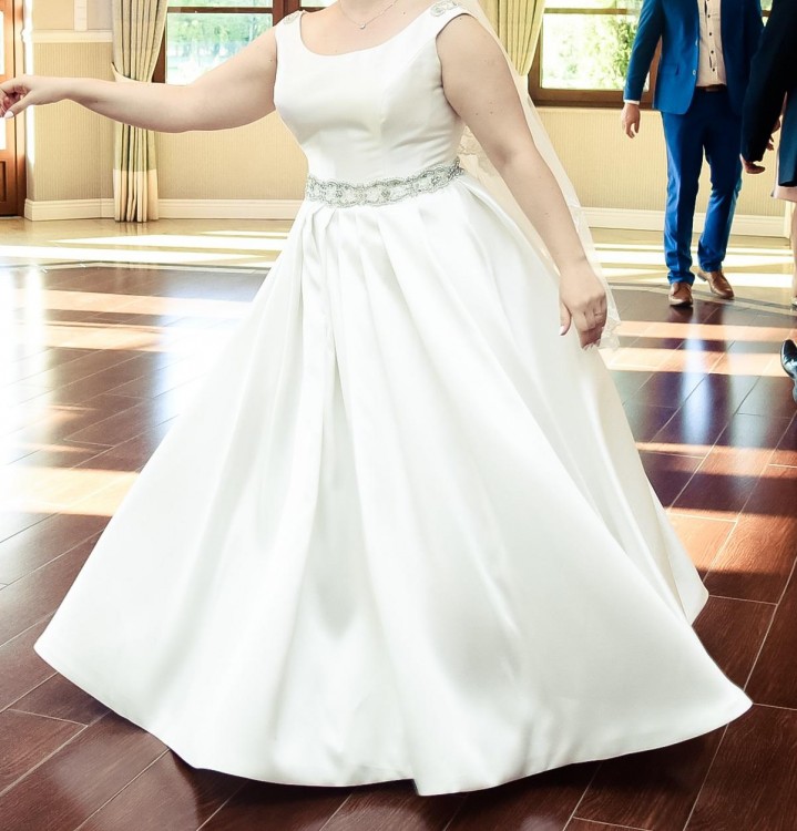 Sprzedam suknię ślubną rozmiar 44-46