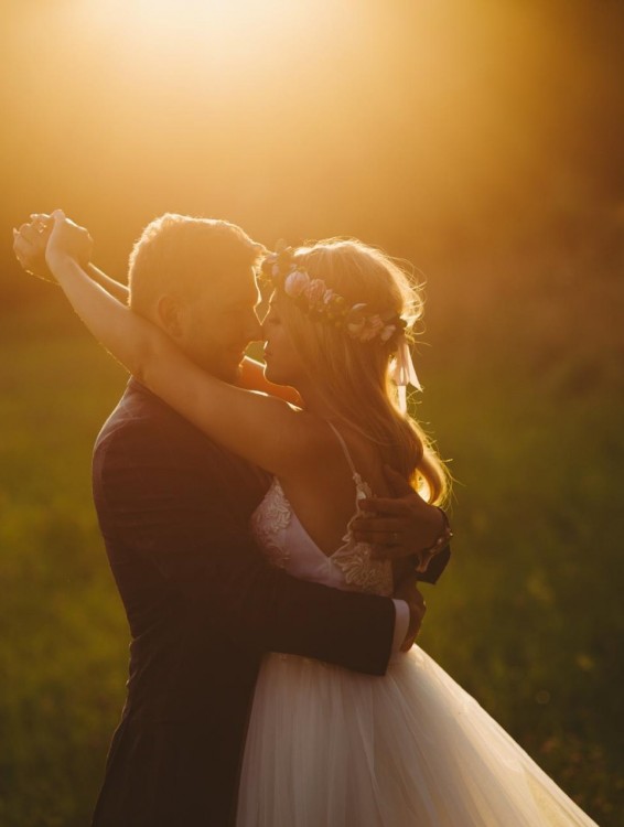 Suknia ślubna, zwiewna, boho, delikatna z trenem WROCŁAW