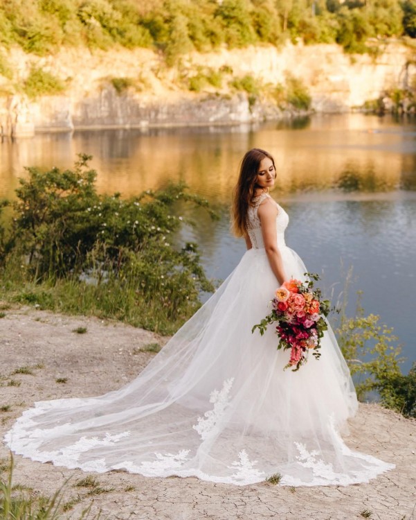 Suknia ślubna (Ivory) z odpinanym trenem + sweterek gratis