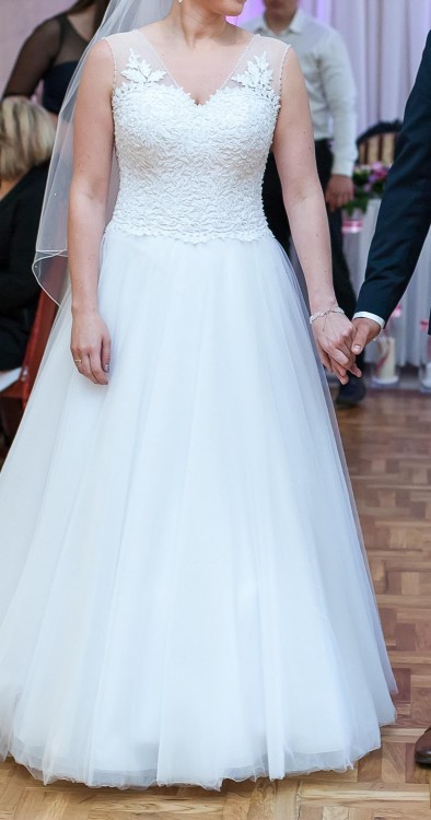 Lekka i śliczna suknia ślubna