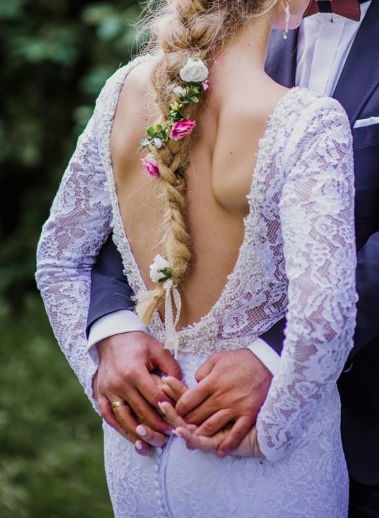 Sprzedam romatyczną, koronkową suknie ślubną