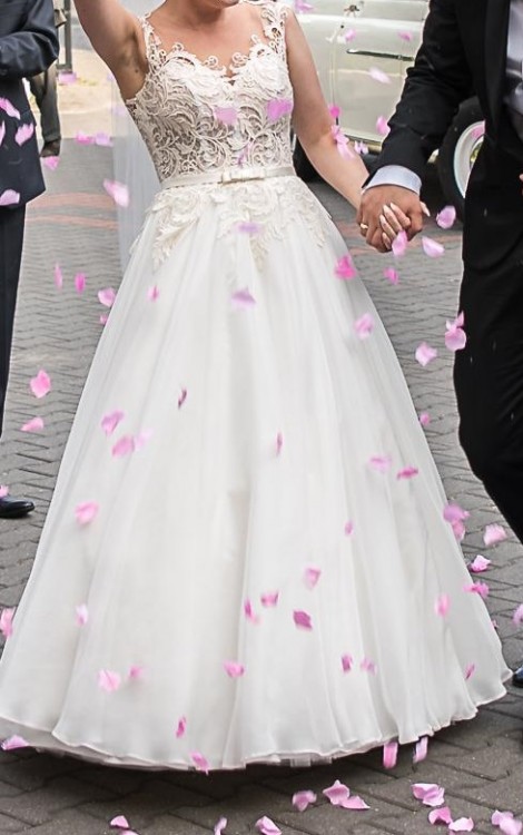 SPRZEDAM SUKNIĘ ŚLUBNĄ