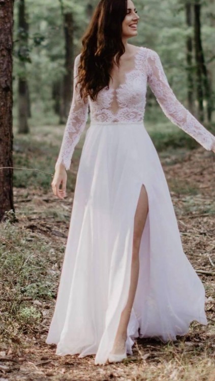 Zwiewna, lekka, piękna suknia ślubna.