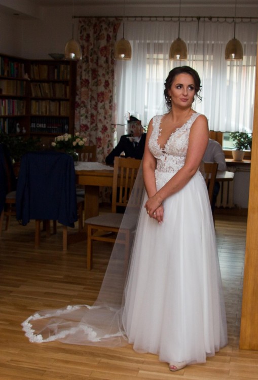 Piękna suknia ślubna Famosa