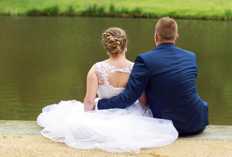 Suknia ślubna z dwoma welonami