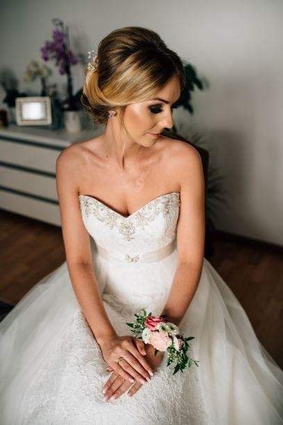 Koronkowa suknia ślubna r.36