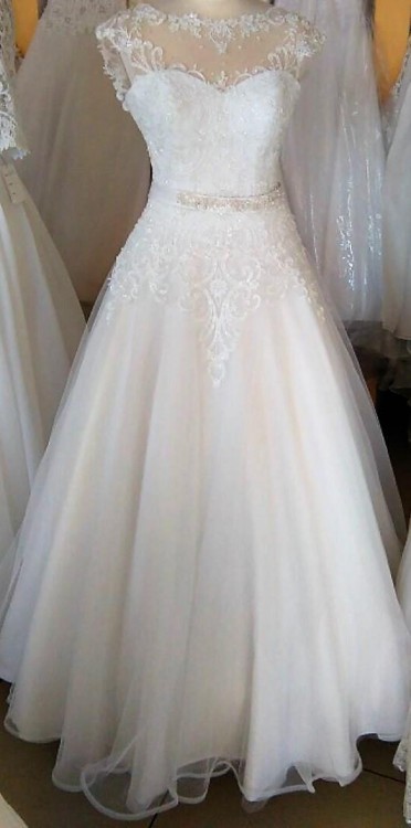 Piękna suknia ślubna model PORTIA