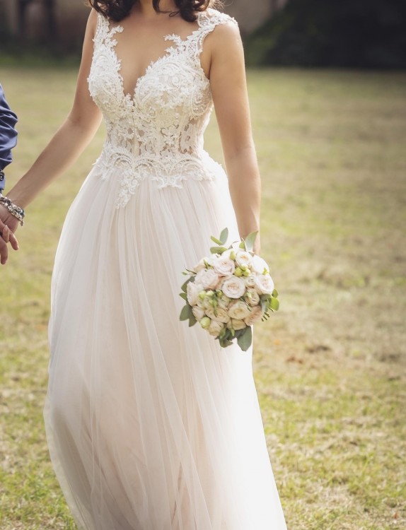 Tiulowa suknia ślubna w stylu boho
