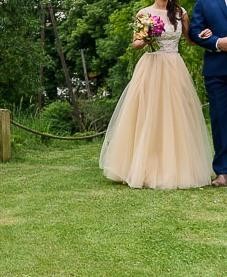 piękna, oryginalna, zwiewna suknia wg własnego projektu