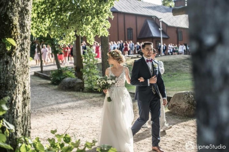 Piękna suknia ślubna