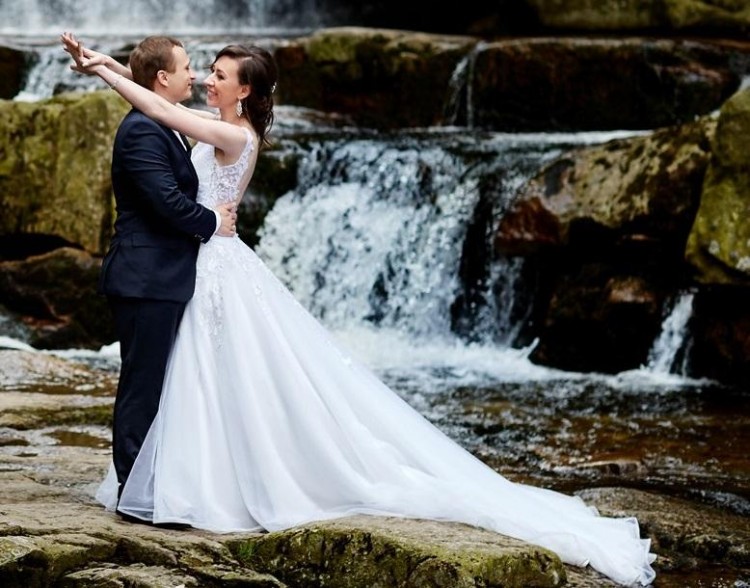 Zachwycająca suknia ślubna marki Pronovias