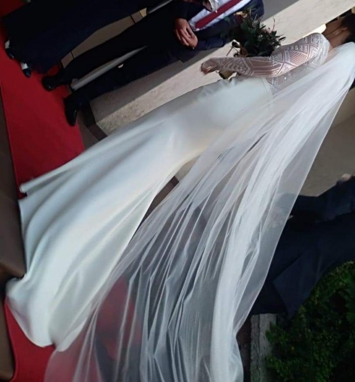 Sprzedam suknię ślubną projektu Violi Piekut