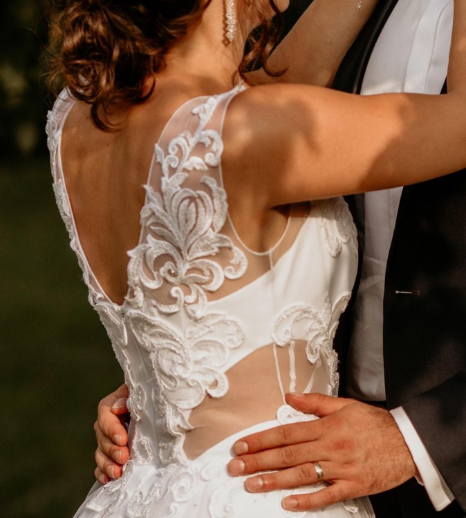 Sprzedam śnieżnobiałą suknię ślubną