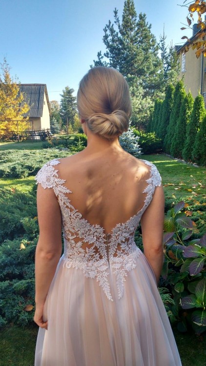 Suknia ślubna z salonu.