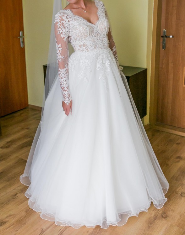 Suknia ślubna z długim rękawem