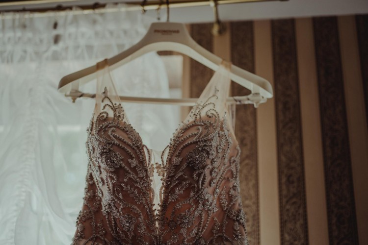 Piękna suknia ENZOANI kryształki