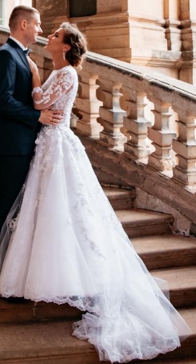 Skunia Agora 17-37 śnieżnobiała  + narzutka + 2 welony