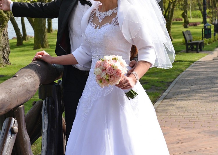 Suknia ślubna PORTIA + bolerko + welon roz.40