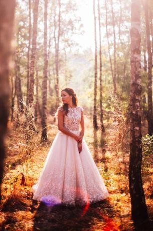 Piękna suknia LaPetra – model Sharlyn,botaniczna koronka