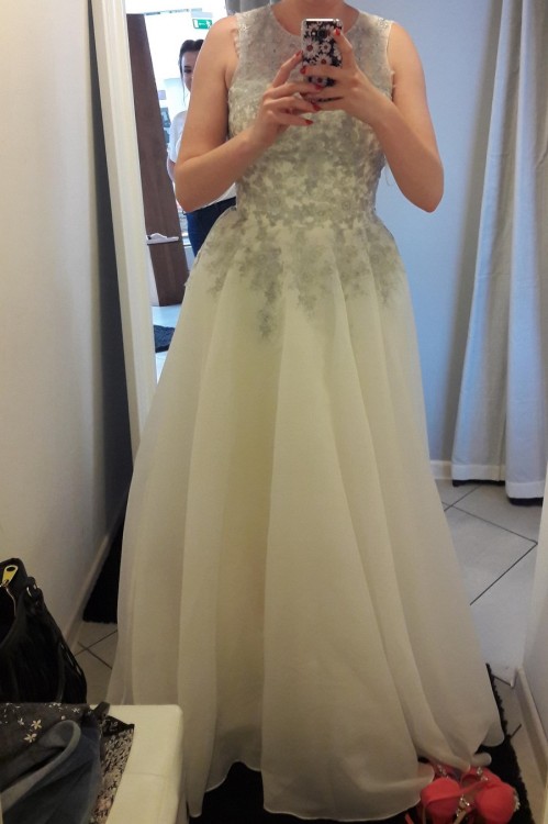 Śmietankowa suknia ślubna r. 40