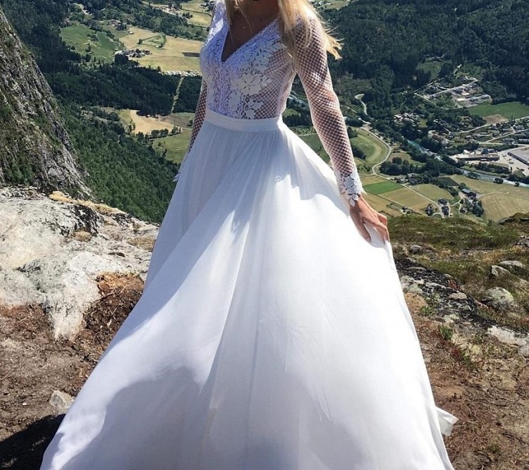 Piękna suknia ślubna czeka na swojego nowego nabywcę!