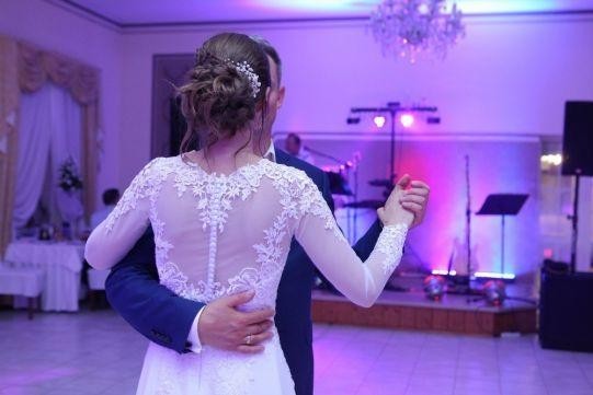 Sprzedam prześliczną i wygodną suknię ślubną.