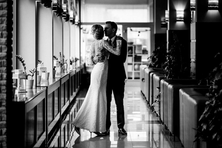 Suknia Agnieszka Światły Chantal Koronka Długo Rękaw