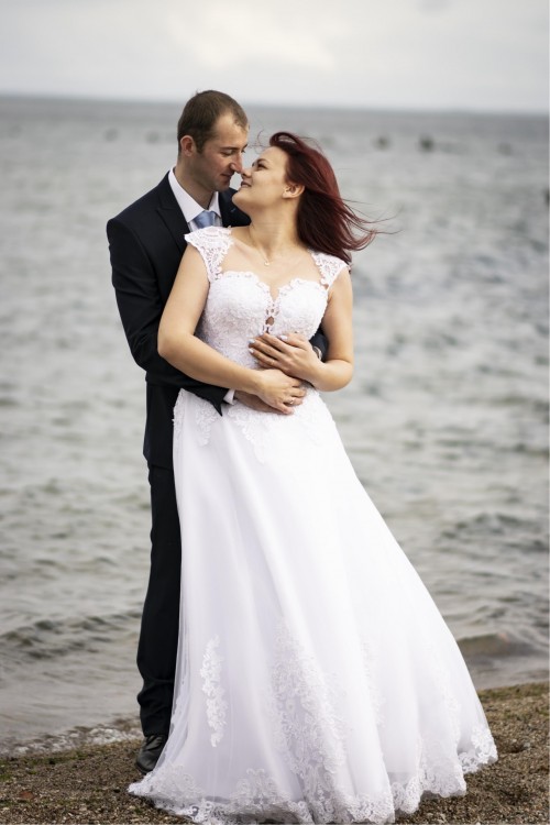 Sprzedam zjawiskową suknię ślubną rozmiar 40/42