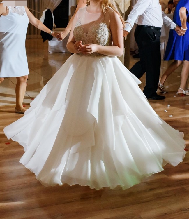 Suknia ślubna: Gala Albasari 2018