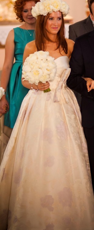 suknia ślubna w kolorowe kwiaty