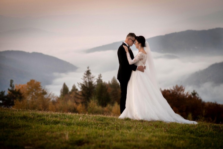 suknia ślubna z długim rękawem