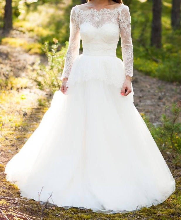 Koronkowa delikatna Suknia ślubna z baskinką