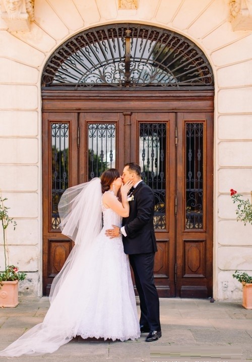 Przepiękna klasyczna Suknia Agora 1605